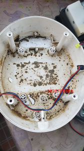 Máy hút sữa bẩn